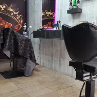 دکور کامل آرایشگاه و صندلی پدالی|آرایشگاه و سالنهای زیبایی|تهران, لویزان|دیوار