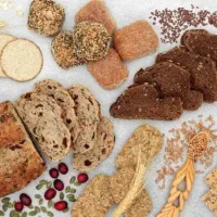 خمیرگیر و شاطر نانوایی و فروشنده نان