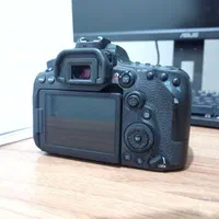 دوربین canon 90D در حدنو با لنز 50 میلی متر f 1.4|دوربین عکاسی و فیلم‌برداری|تهران, جنت‌آباد جنوبی|دیوار