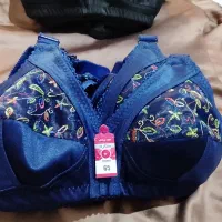 لباس زیر و لوازم آرایشی