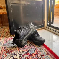 یک عددنیم بوت کوهنوردی نو اصلی کت بفروش میرسه