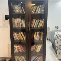 کتابخانه پنج طبقه کاملا سالم درب شیشه دار