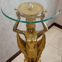 میز تزئینی خاص با پایه مجسمه طلایی