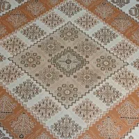 گلیم فرش و ساعت ایستاده چوبی