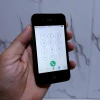 گوشی آیفون 4 ریجستره شده وسالم همراه کابل شارژ|موبایل|نسیم‌شهر, |دیوار