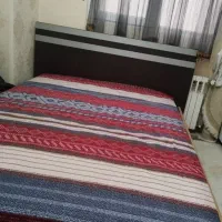یک عدد تخت ۱ و نیم نفره