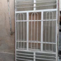 دو عدد پنجره سالم با شیشه