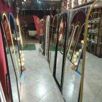 آینه ای ایستاده