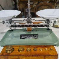 ترازو زرگری قدیمی سنگ برنجی وزنه طلا انتیک کفه ای