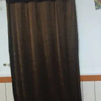 پرده حریر زیبا با استر زیر دوتا لنگه مخمل قهوای