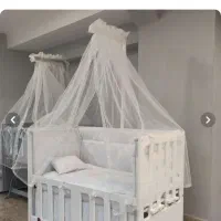 تخت کنار مادر