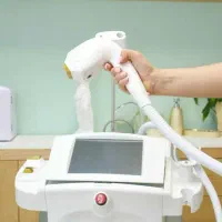 اپراتور لیزر دارای مدرک معتبر