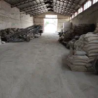 کارگر بارگیری مصالح ساختمانی