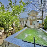 ویلاباغ ۴۰۰ متری نیم پیلوت/ استخردار/ مبله