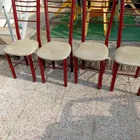۴ عدد صندلی تک بدون میز سالم است