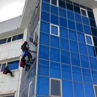 شست و شوی نما (کار در ارتفاع)