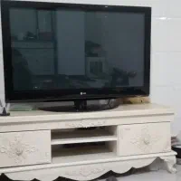 تلویزیون ۴۲ اینچ ال جی با میز تلویزیون