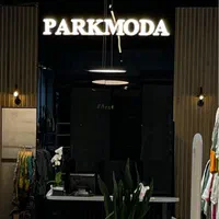 فروشنده خانم جوان و با تجربه