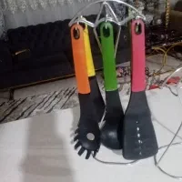 هر کدوم خواستید بگید|کلکسیون اشیاء عتیقه|اندیشه, اندیشه فاز ۳|دیوار