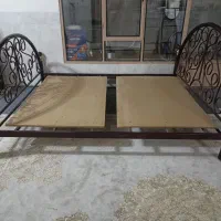 یه تخت  دو نفره در حد نو