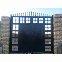 درب  باغ محکم و پر کار سنگین و یک خوشخواب '