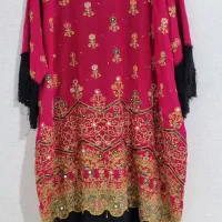 لباسی که روی پارچش کارشده