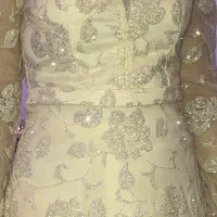 پیراهن مجلسی|لباس|رباط‌کریم, رباط‌کریم|دیوار