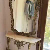 آینه و میز برنجی