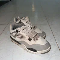 کفش|کیف، کفش، کمربند|اقبالیه, |دیوار