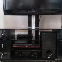 سینما خانواده به همراه تلویزیون و میز تلویزیون