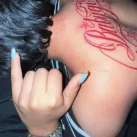 خدمات تاتو بدن و کاشت ناخن به صورت فوق حرفه ای