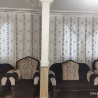 پرده ومبل راحتی