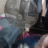 یک پنکه پایه بلند|کولر گازی و فن‌کوئل|رشت, معلم|دیوار