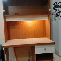 میز تحریر ویتریندار با چراغ مطالعه بسیارتمیز سالم