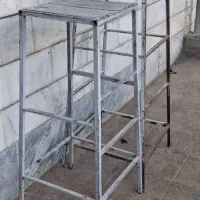 چهارپایه اهنی