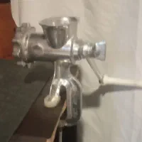 چرخ گوشت دستی آلومینیومی قدیمی