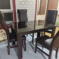 میز نهارخوری با چهارتا صندلی