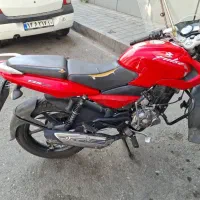 یک عدد موتور سیکلت
