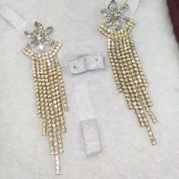 گوشواره نگینی رنگ ثابت
