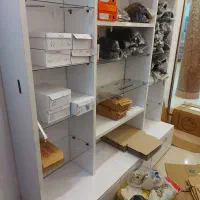 ویترین و قفسه ۵ تومن