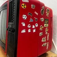 تلویزیون عتیقه قرمز قدیمی شهاب