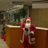 منشی با سابقه کاری، خوش برخورد، متین، خوش پوش