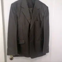 یک دست کت وشلوار نو فقط یک با. استفاده شده