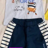 تعدادی لباس بچگانه در چند سایز و مدل