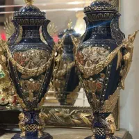 کاپ سورمه ای کنار سالنی ایتالیایی