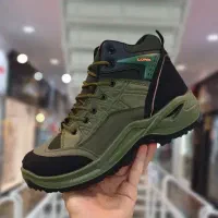 کفش کوهنوردی و کار و پیاده روی|کیف، کفش، کمربند|چابهار, |دیوار