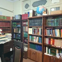 فروش کتابخانه ۱۲۰۰ جلدی همراه با ۱۲ قفسه کتاب