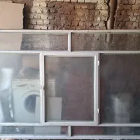 پنجره فلزی  با شیشه
