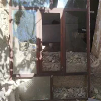 تعدادی درب و پنجره آهنی و چوبی|مصالح و تجهیزات ساختمان|بروجن, |دیوار