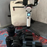 دوربین zve۱۰،لنز۳۰ سیگما،گیمبال ژیونm۳ پک کمبو